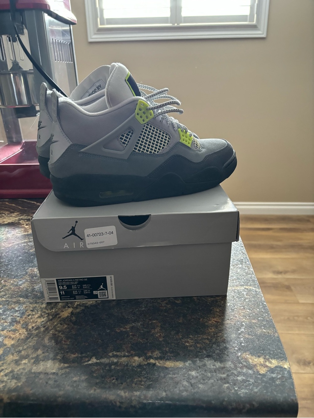 Jordan 4 retro SE 95 Neon